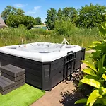 Strandnahes Reethaus Elefant Mit Aussenwhirlpool By Interhome * Beckerwitz