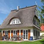 Strandnahes Reethaus Elefant Mit Aussenwhirlpool By Interhome Сasa de vacaciones