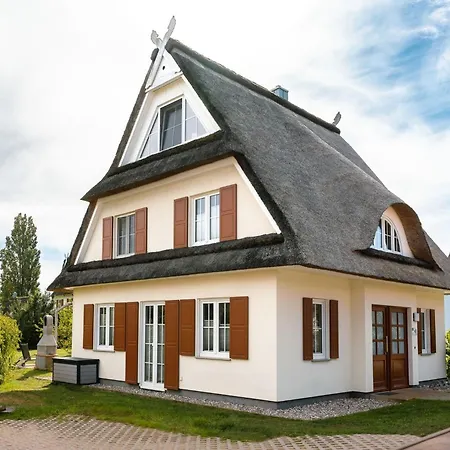 Strandnahes Reethaus Elefant Mit Aussenwhirlpool By Interhome * Beckerwitz