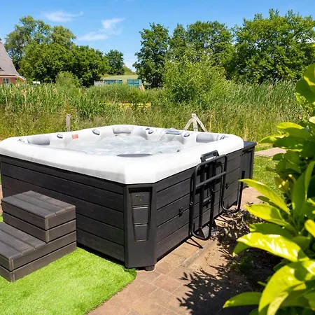 Strandnahes Reethaus Elefant Mit Aussenwhirlpool By Interhome * Beckerwitz