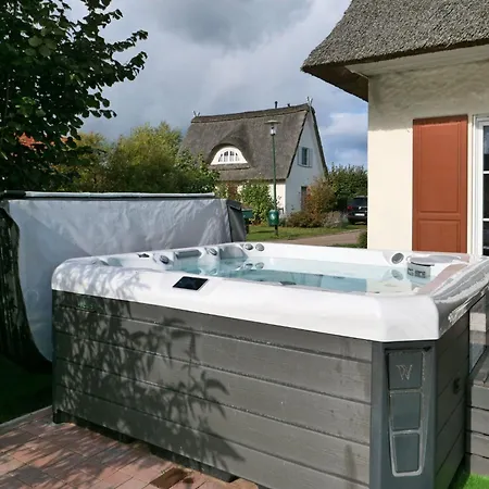 Strandnahes Reethaus Elefant Mit Aussenwhirlpool By Interhome Beckerwitz